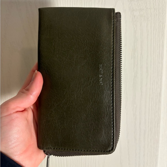 Matt & Nat - Green wallet - Picture 2 of 6